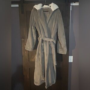 L.L. Bean Wicked Plush Gray and Cream Fleece Robe